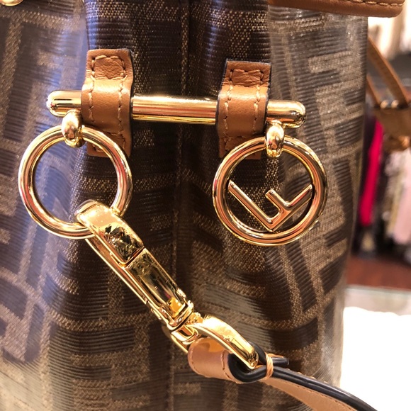 Fendi bucket bag - Picture 4 of 6